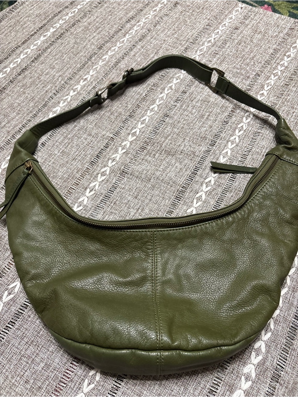 Free People Idle Hands Sling Olive Green Crescent Crossbody Bag - Picture 4 of 4